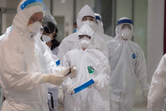 Thêm 12 ca nhập cảnh mắc COVID-19, Việt Nam có 1.300 ca bệnh