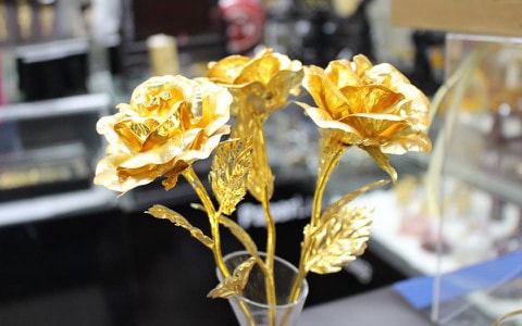 Quà tặng mạ vàng hút khách dịp 20/11