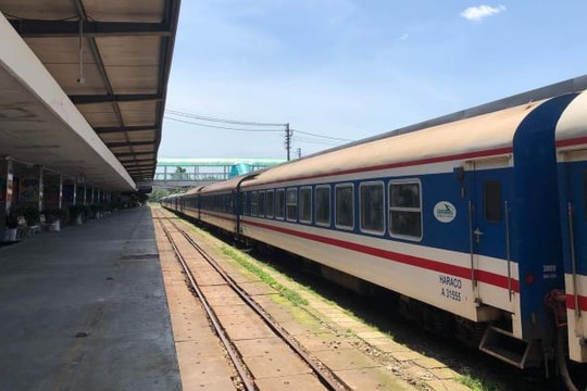 Đường sắt 'thoi thóp' vì COVID-19, nhân viên ‘sống mòn’ chờ hết dịch