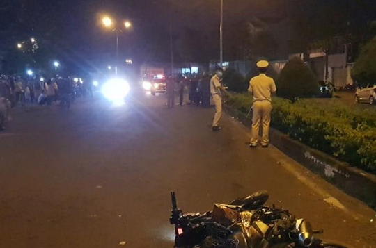 Đâm vào dải phân cách với tốc độ cao, 2 nam thanh niên đi xe máy tử vong 