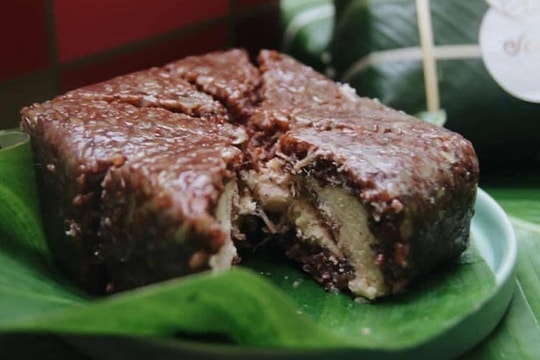 Sợ béo, chị em Hà thành rủ nhau mua bánh chưng gạo lứt về ăn Tết