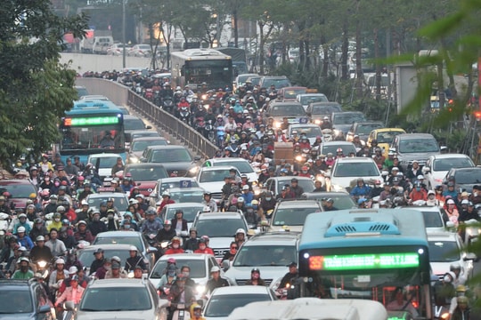 Kinh hoàng chuyện tắc đường dịp cận Tết ở Thủ đô