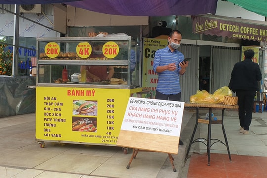 Hà Nội: Nhiều cửa hàng ăn uống kích hoạt chế độ "bán mang về"