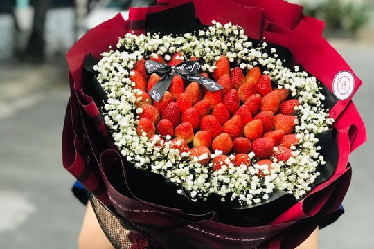 "Bỏng tay" với bó hoa dâu tây siêu lạ, ngắm đẹp, ăn ngon dịp 8/3