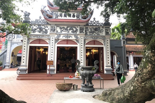 Hà Nội: Đền, chùa vắng vẻ sau giãn cách, nhiều người vô tư bỏ khẩu trang