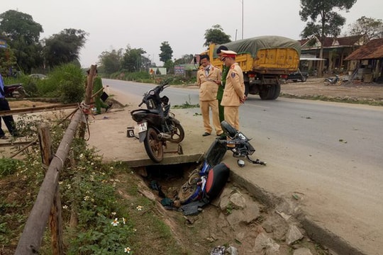 Ngã xuống đường sau va chạm, nữ công nhân bị xe khách chèn tử vong