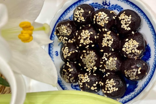 Lạ miệng với bánh trôi gạo lứt, chị em Hà thành đua nhau mua