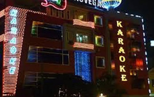 Hoả tốc: Hà Nội tạm dừng dịch vụ karaoke, quán bar, vũ trường từ 0h ngày 30/4