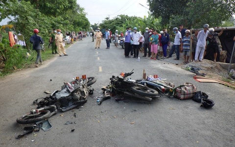 Tin TNGT ngày 10/5: Hai xe máy đối đầu, 4 người thương vong 