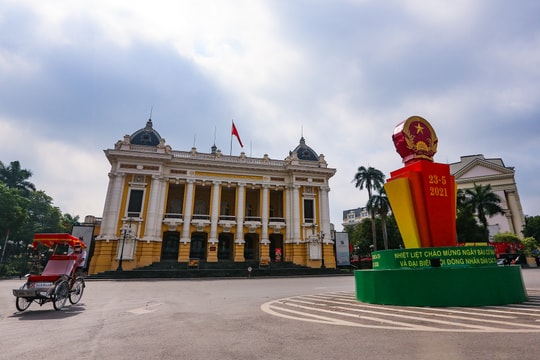 Phố phường Hà Nội vắng vẻ