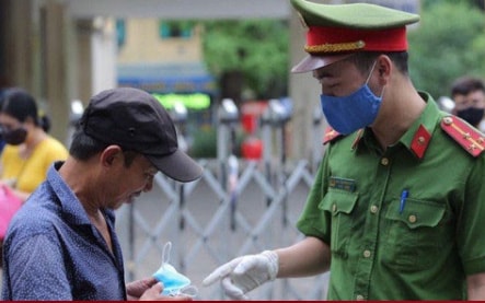 16 ngày, Hà Nội xử phạt người không đeo khẩu trang nơi công cộng gần 6 tỷ đồng