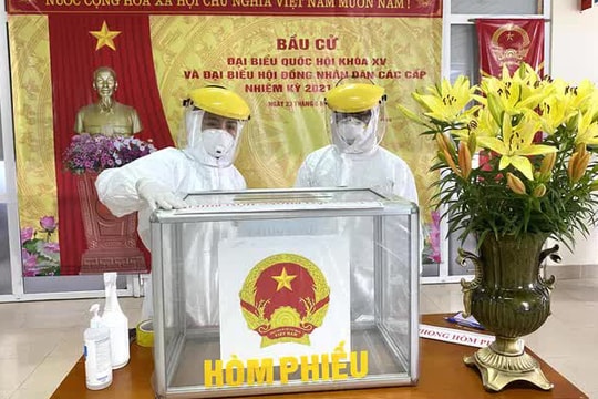 Lá phiếu của những cử tri đặc biệt tại tuyến đầu phòng dịch COVID-19