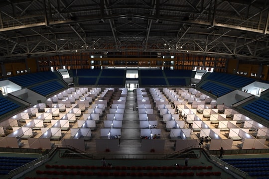 Bên trong bệnh viện dã chiến điều trị Covid-19 lớn nhất miền Bắc