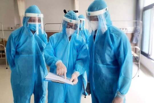 Tăng cường năng lực cấp cứu, điều trị người bệnh COVID-19 tại địa phương đúng phương châm '4 tại chỗ'