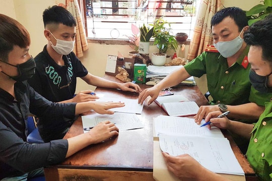 Hai thanh niên trèo tường vào khu cách ly tập trung thăm bạn gái bị phạt hơn 11 triệu đồng