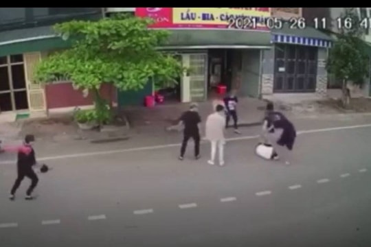 Điều tra vụ nam sinh bị đánh dã man trên đường