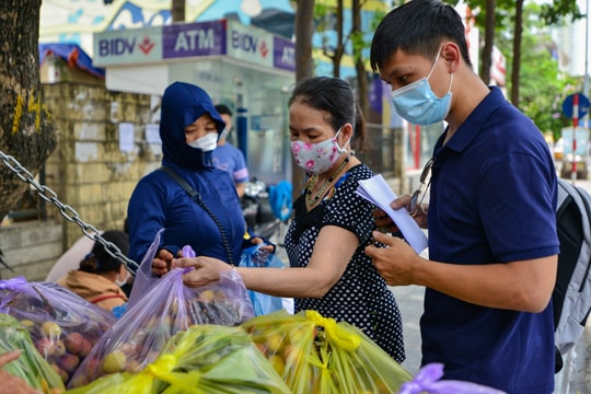 Giải cứu vải thiều Bắc Giang với giá 20.000 đồng/kg ở Hà Nội
