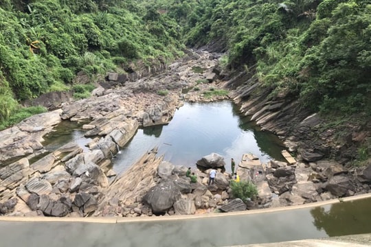 Vụ 4 nữ sinh chết đuối ở Hòa Bình: Khu vực nguy hiểm, có biển cảnh báo