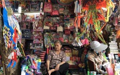 Thị trường quà tặng thiếu nhi 1/6: Sức mua giảm sâu