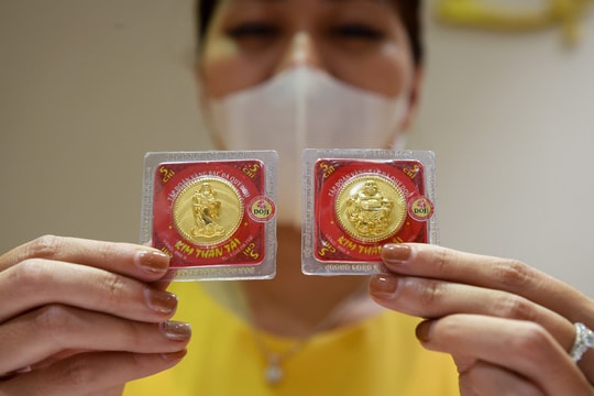 Giá vàng hôm nay 4/6: Vàng rớt giá mạnh