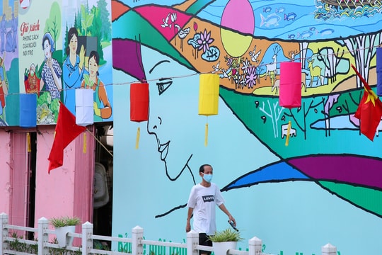 Nơi tập kết rác ven hồ Trúc Bạch bất ngờ thay "áo mới", trở thành điểm du lịch