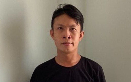 Giả làm công an, thanh niên mua súng dùng rồi đi sàm sỡ cô gái