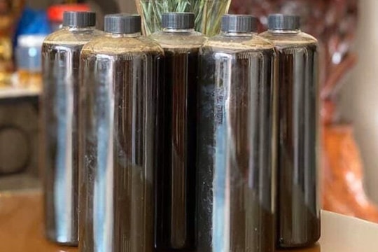 Việt Nam có thứ mật đen siêu hiếm, hàng triệu đồng 1 lít vẫn khó mua