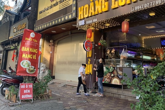 Phòng COVID-19, hàng quán ăn sáng ở Hà Nội nơi đóng cửa, nơi chỉ bán mang về