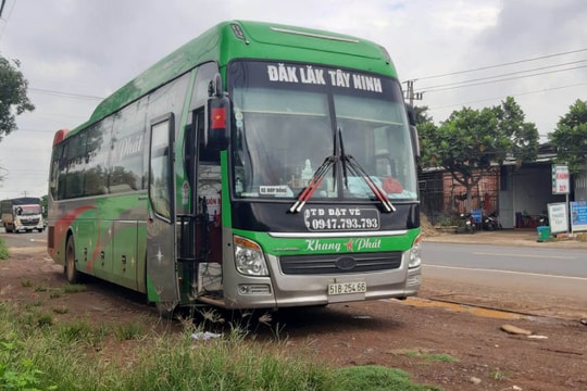 Bất chấp lệnh cấm, xe 43 chỗ chở 60 người về từ vùng dịch