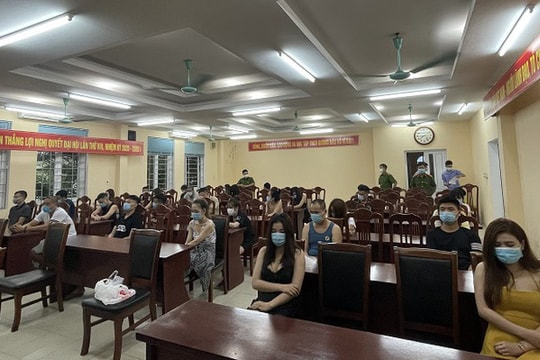 Bất chấp lệnh cấm, 25 người "mở tiệc" ma túy trong quán karaoke