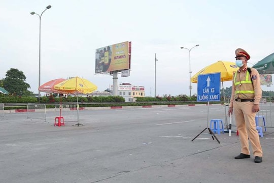Giao thông qua chốt kiểm soát phòng dịch Hà Nội đã thông thoáng hơn