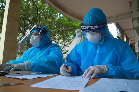 Người phụ nữ bán hải sản ở Hà Nội dương tính SARS-CoV-2, Thủ đô thêm 39 ca trong một buổi sáng