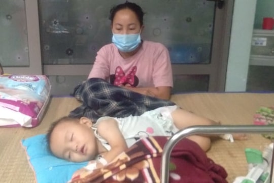 Thương cảm hoàn cảnh bé gái 1 tuổi dân tộc mắc bệnh thực bào máu