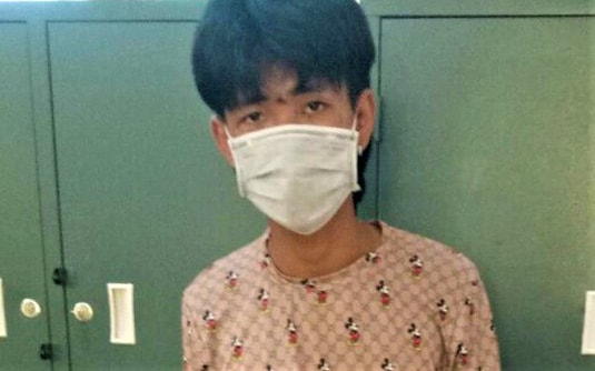 Lao xe vào trung úy công an tại chốt kiểm dịch Covid-19