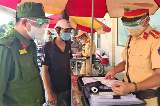 Trong 24 giờ, xử phạt hơn 800 người vi phạm phòng chống dịch ở Hà Nội