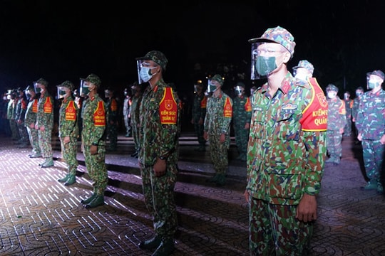 Quân đội ra quân trong đêm đầu TP.HCM siết chặt giãn cách xã hội