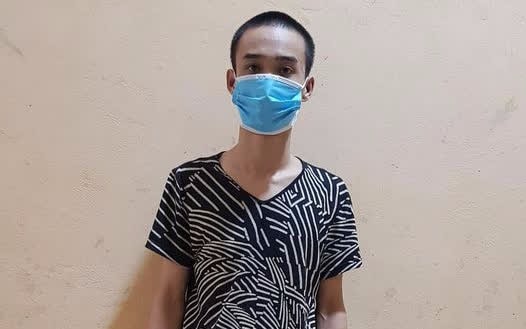 Đi qua chốt không đeo khẩu trang còn hành hung cảnh sát