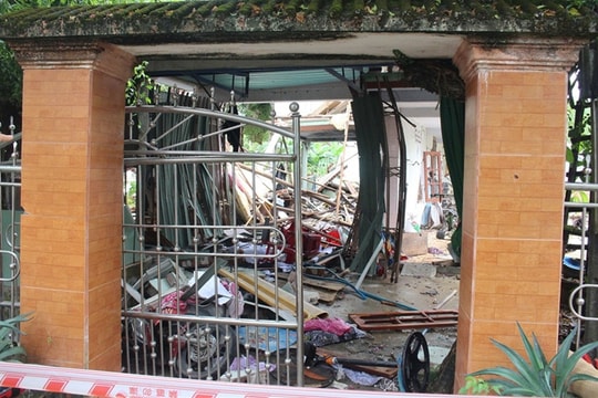 Nhà sập sau tiếng nổ lớn, hai vợ chồng ở Quảng Nam tử vong