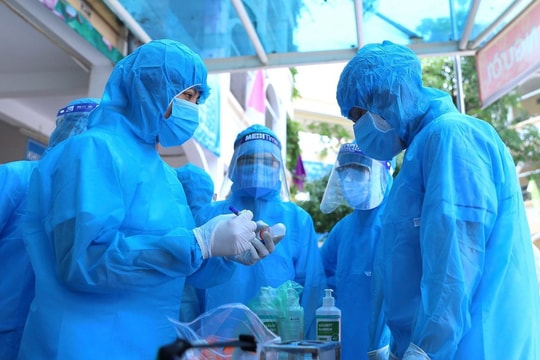 Hà Nội phát hiện 13 ca dương tính SARS-CoV-2, trong đó 1 người bán hàng online