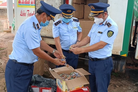 Liên tiếp phát hiện, thu giữ số lượng lớn bánh Trung thu không rõ nguồn gốc