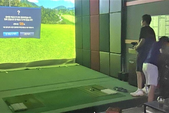 Hà Nội: 25 người nước ngoài chơi golf điện tử giữa lúc giãn cách