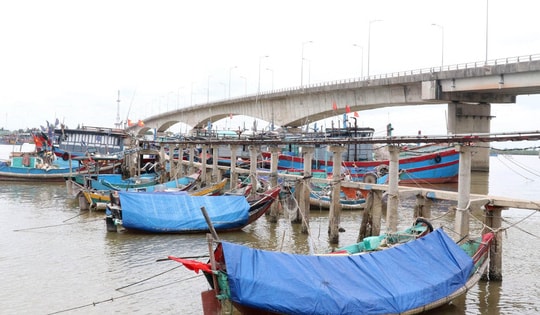 Bộ Y tế yêu cầu trực cấp cứu 24/24, đảm bảo an toàn cho người dân trong bão số 5