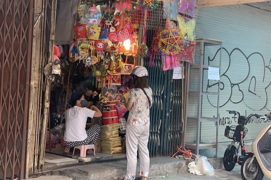 Mùa trung thu ảm đạm chưa từng có tại 'thủ phủ' đồ chơi giữa phố cổ Hà Nội