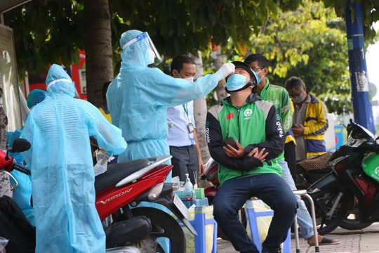 Ngày đầu tiên doanh nghiệp tự xét nghiệm cho shipper: Nhiều tài xế dậy sớm di chuyển 30km đi xét nghiệm