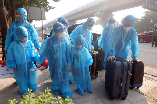 Hơn 1.100 người dân trở về 'điểm nóng' Thanh Xuân Trung sau khi được gỡ bỏ phong toả