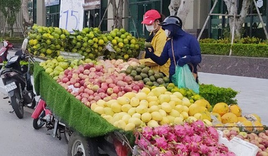 Chợ cóc, chợ tạm ở Hà Nội vẫn hoạt động bất chấp lệnh tạm dừng