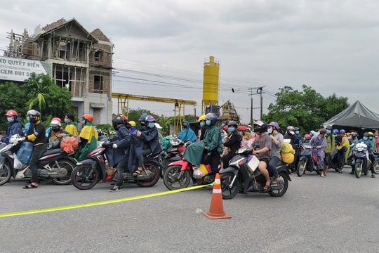 CSGT Hà Nội đón, dẫn đoàn cả nghìn người về quê như thế nào?