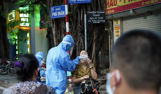 Hà Nội phát hiện 6 ca COVID-19 mới, có 5 ca liên quan Bệnh viện Việt Đức