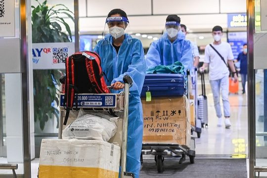 Hành khách bay từ TP. HCM về Hà Nội sẽ được giám sát y tế như thế nào?