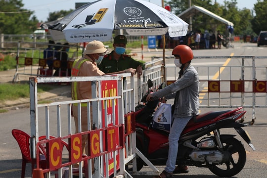 Chính phủ ra Nghị quyết 128, nhiều địa phương vẫn yêu cầu người ra vào có xét nghiệm RT-PCR